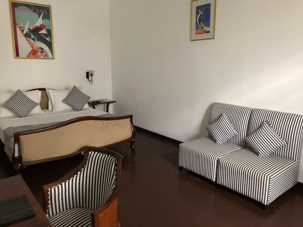 56 By Deco - Galle Fort Экстерьер фото